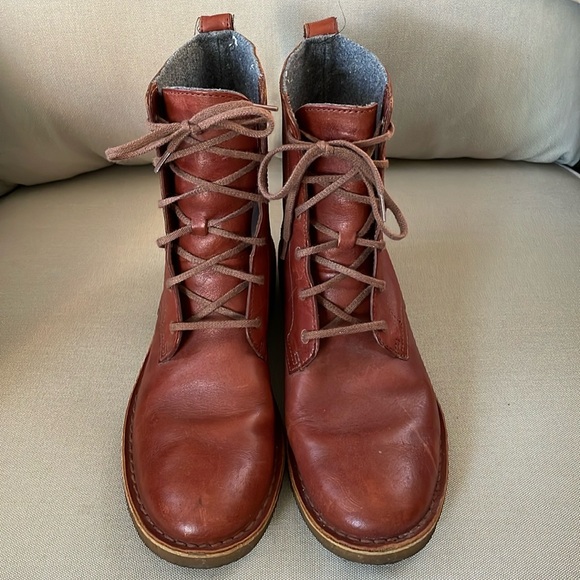 Clarks Originals lace up boots - Picture 2 of 8
